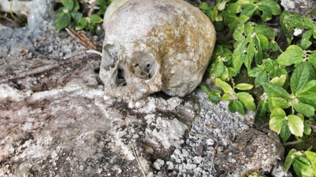 Dibuat Kagum dan Merinding Oleh Tebing Tengkorak Suku Padwa