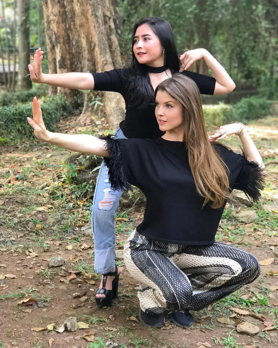 Prilly Latuconsina bersama Amanda Cerny. (Instagram - @amandacerny)