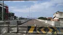 Kondisi Gerbang Tol Kebon Bawang, Jakarta Utara, Sabtu (27/2). Jalan tol akses Tanjung Priok ini akan mulai difungsikan sebagian pada Juni 2016 untuk mempermudah akses kendaraan dari dan menuju ke Pelabuhan Tanjung Priok. (Liputan6.com/Faisal R Syam)