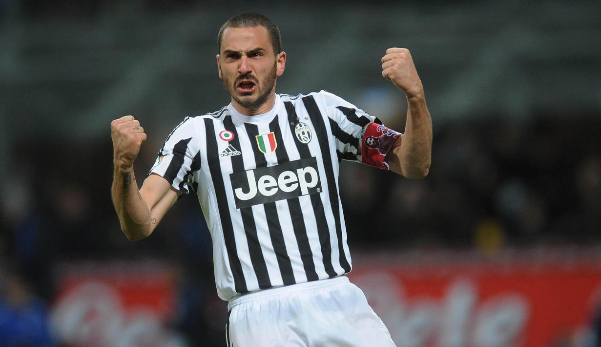 5. Leonardo Bonucci (AC Milan) - Bek timnas Italia ini sempat mengejutkan jagat sepak bola dengan keputusannya hijrah ke AC Milan. I Rossoneri menebus sang pemain dengan banderol 35,1 juta poundsterling (Rp 609 miliar). (EPA/Daniele Mascolo)