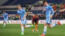 Gelandang Lazio, Sergej Milinkovic Savic, melakukan selebrasi usai mencetak gol saat melawan AS Roma di Stadion Olimpico, Roma, Selasa (4/4/2017). Pertandingan tersebut berkahir dengan skor 3-2 untuk kemenangan AS Roma. (AP/Alessandro Di Meo)