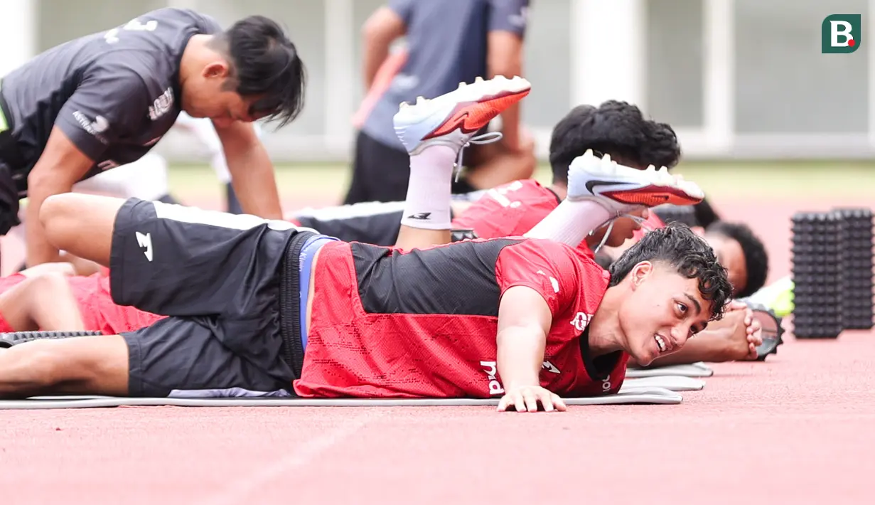 Rafael Struick saat mengikuti latihan bersama Timnas Indonesia U-22 di Stadion Madya, Senayan, Jakarta, Rabu (26/11/2025).