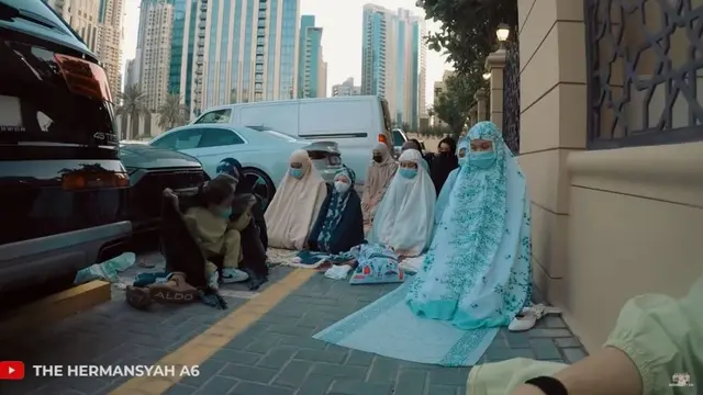 Momen Lebaran Keluarga Anang Hermansyah di Dubai, Penuh Kehangatan. (Sumber: Instagram/ashanty_ash dan YouTube/The Hermansyah A6)