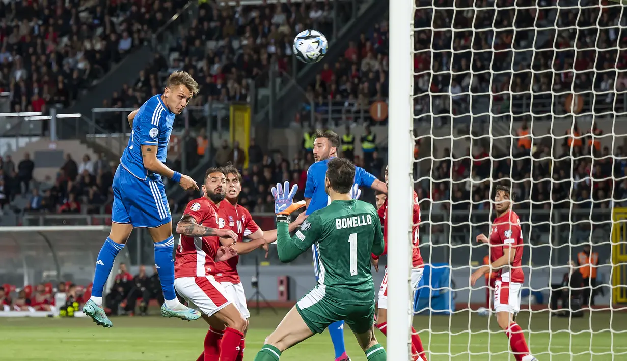 <p>Italia menang atas tuan rumah Malta dengan skor 2-0. (AP Photo/Rene Rossignaud)</p>