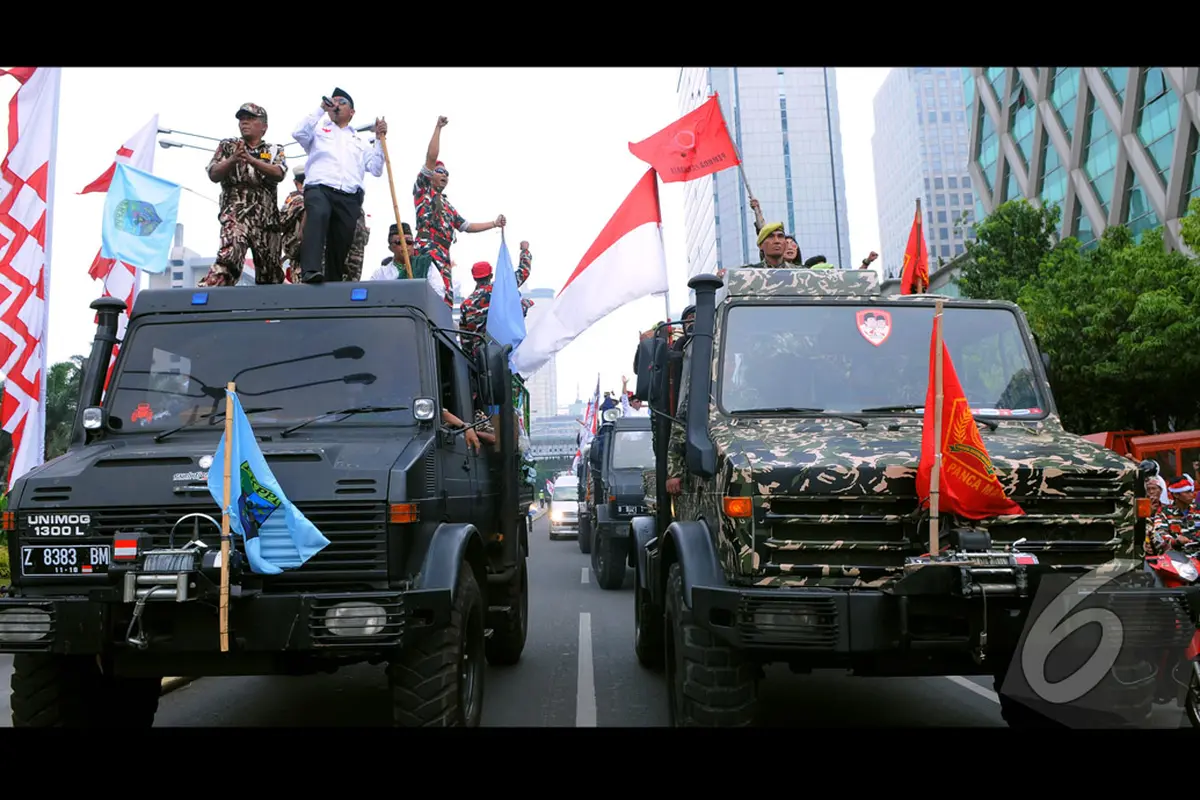 Massa Prabowo Bawa Mobil Tempur ke Gedung MK?