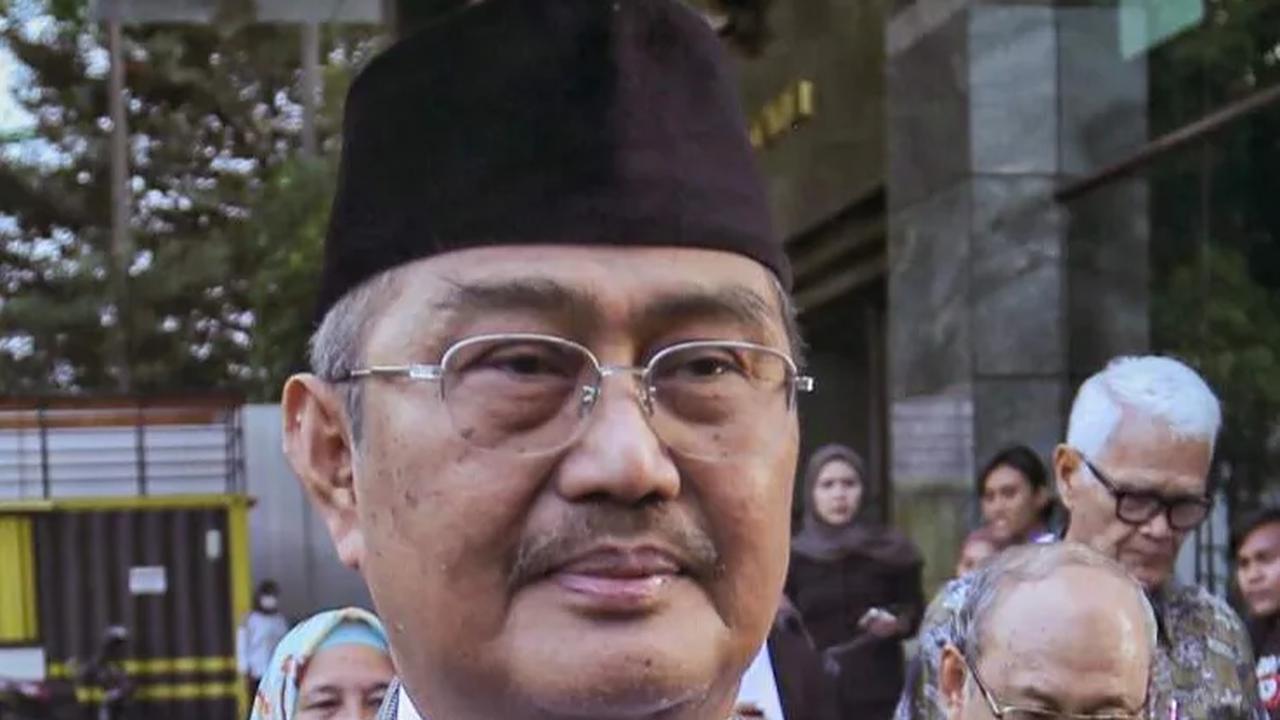 Sebelumnya, Ketua MKMK Jimly Asshiddiqie mengatakan pihaknya sedang menyusun mekanisme pemeriksaan dan menggelar pertemuan dengan sembilan hakim konstitusi.