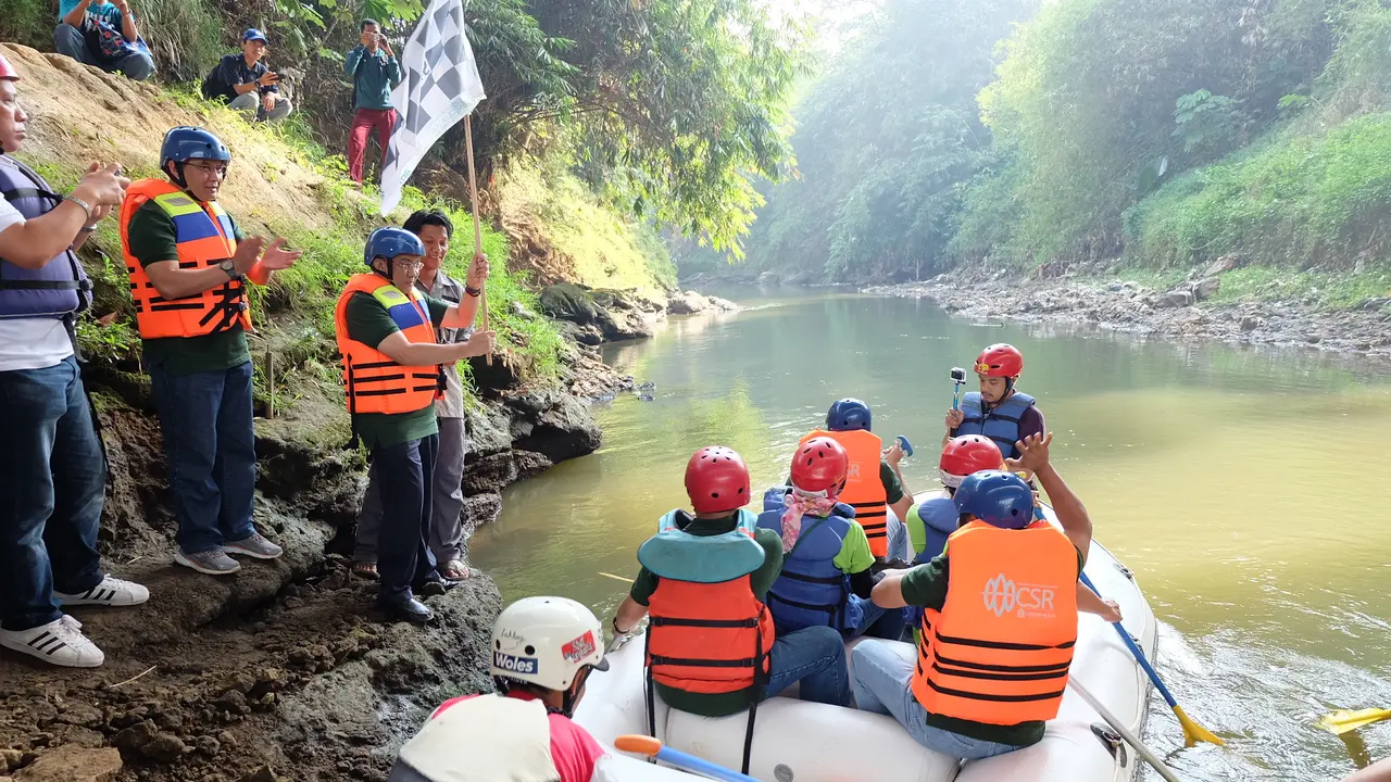 Dirjen MR Karliansyah Melepas Perdana Arung Jeram Wisata Air Ekoriparian Srengseng Sawah