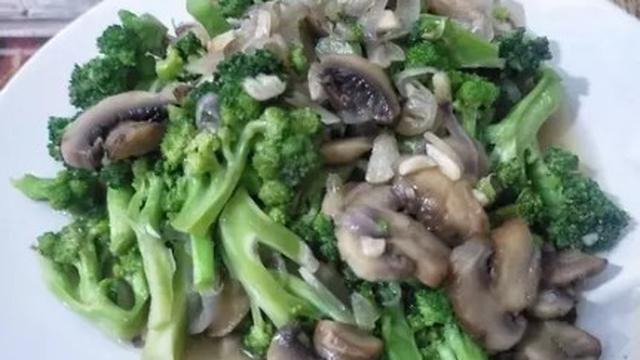 Tumis Brokoli Jamur Kancing