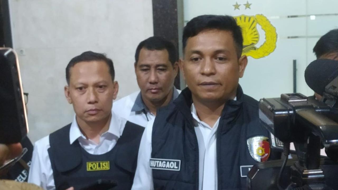 Ridwan menambahkan tiga anggotanya yang melakukan penangkapan terhadap D sudah menyerahkan diri ke Seksi Profesi dan Pengamanan (Propam) Polrestabes Makassar.