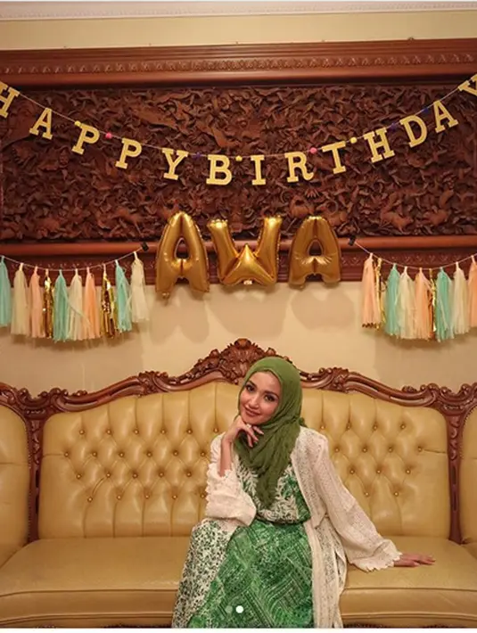 "Yaumul milad kak semoga istiqomah," tulis sucihandayani_56. "Cantikkk bgt marwa," tulis andriani.amar. "Semoga barokah & selalu diberikan kesabaran @tsaniamarwa54," tulis dovirustam. (Instagram/tsaniamarwa54)