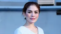 Artis cantik dan seksi Nikita sepertinya tak henti-hentinya menjadi perbincangan para netizen. Belum selesai video ganti baju dijalanan, ia kembali menjadi perbincangan soal foto selfie. (Nurwahyunan/Bintang.com)