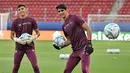 Sedangkan Sevilla, mereka adalah selaku jawara Liga Europa 2022/23. (Louisa GOULIAMAKI / AFP)