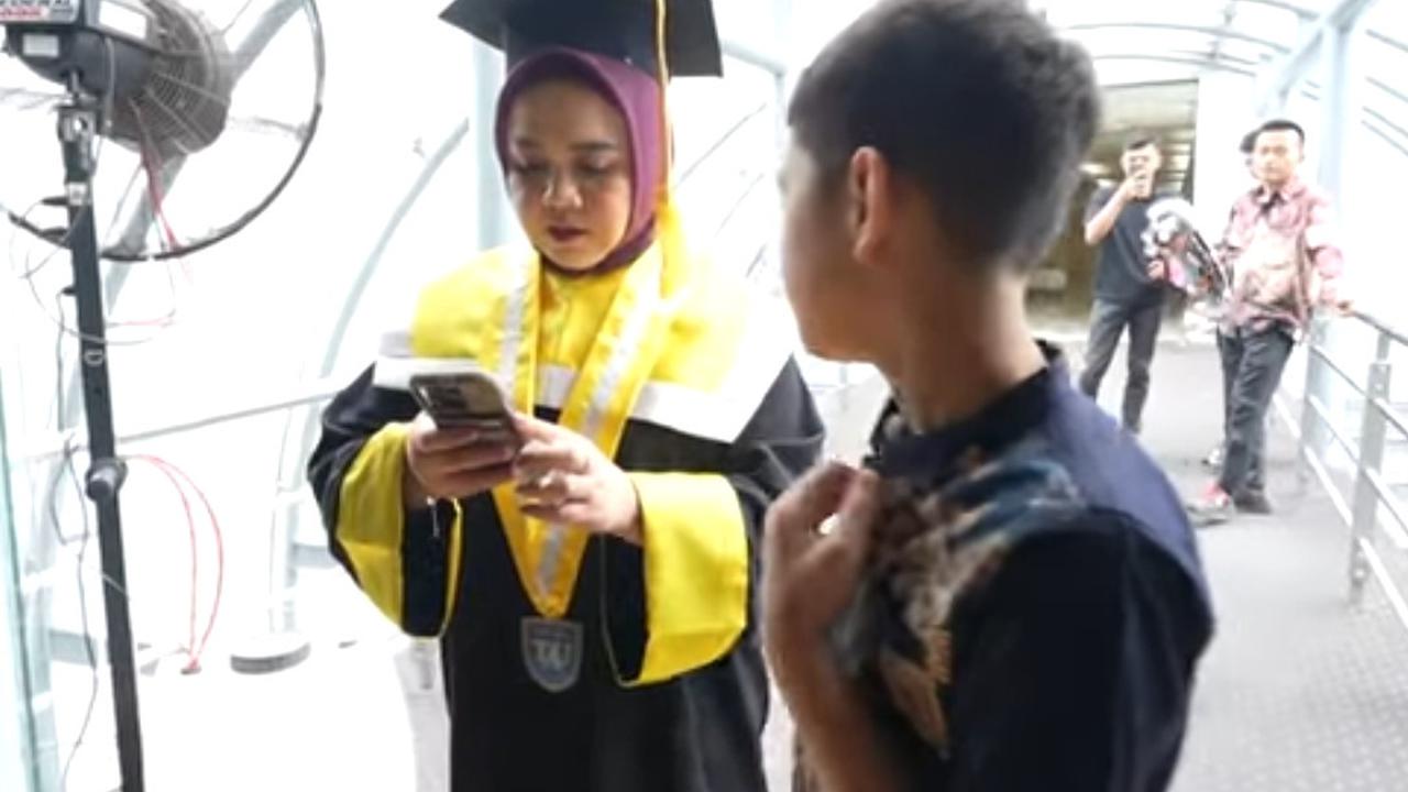 Disinggung Rafathar Soal Make Up Saat Wisuda, Lala 'Masa Mbak Lala Jelek? Gimana Sih, Repot Loh!'
