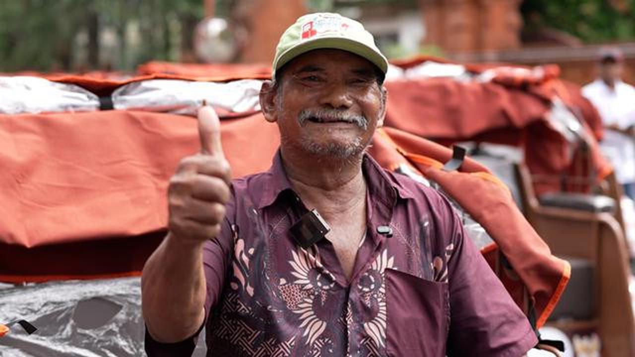 Penglihatan Menurun dan Nyeri Sendi Tak Lagi Halangan, Becak Listrik Bantu Lansia di Nganjuk