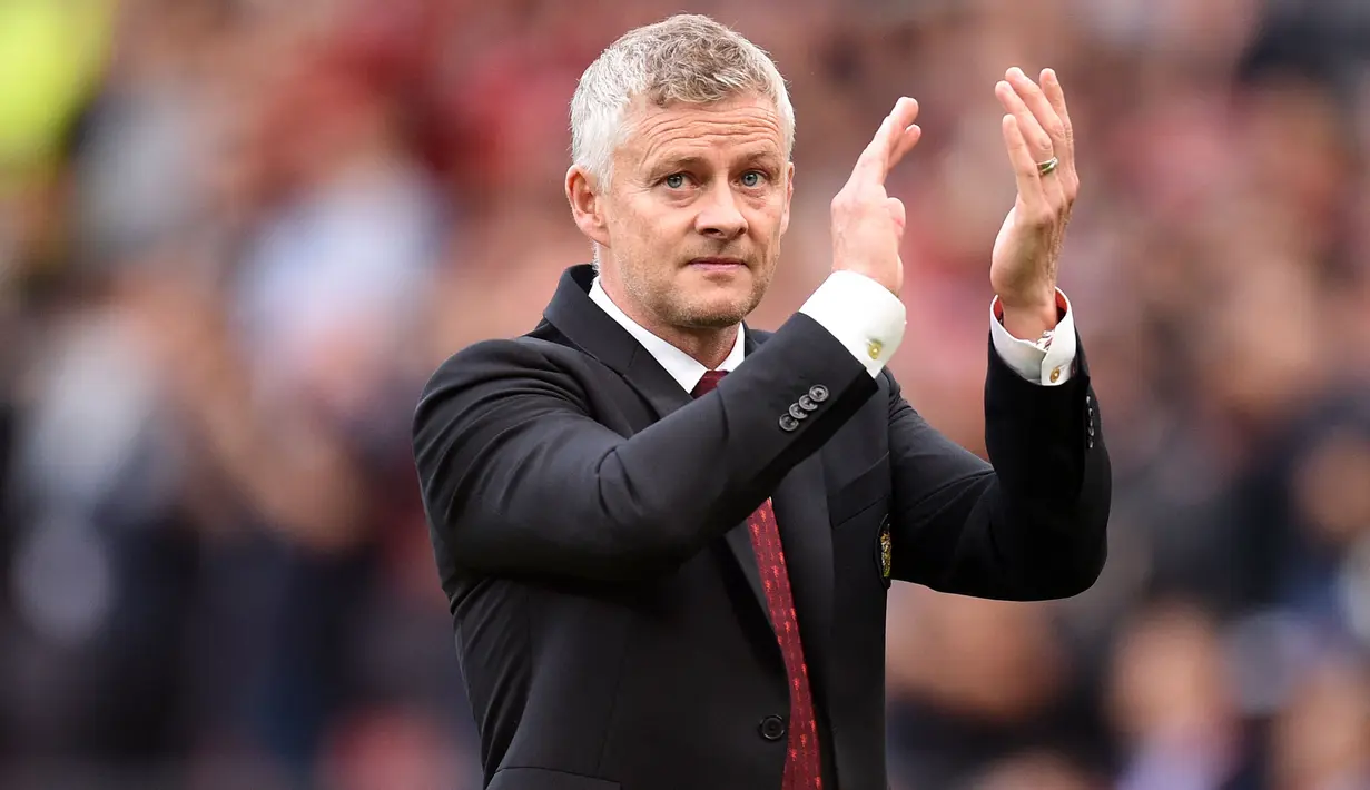 Ole Gunnar Solskjaer merupakan mantan pemain Manchester United yang sukses mempersembahkan beberapa gelar seperti 6 titel Liga Inggris dan satu trofi Liga Champions. Pada Desember 2018, ia kembali ke Old Trafford sebagai pelatih Setan Merah untuk menggantikan Jose Mourinho. (AFP/Oli Scarff)