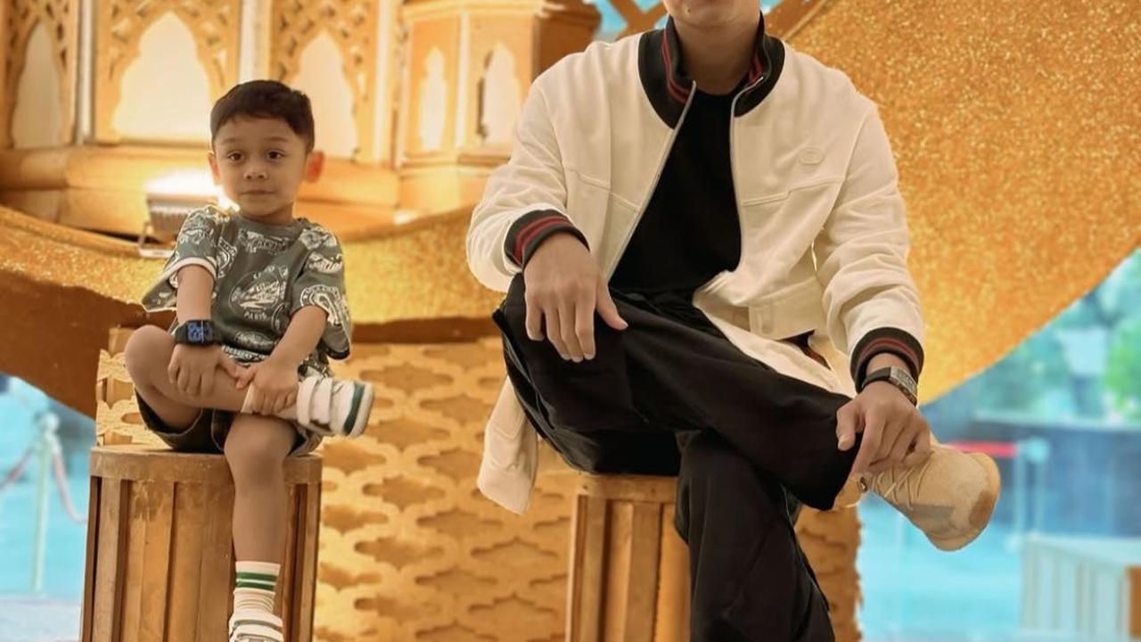 4 Potret Gaya Kembar, Rizky Billar dan Putranya Levian Tuai Pujian dari Netizen
