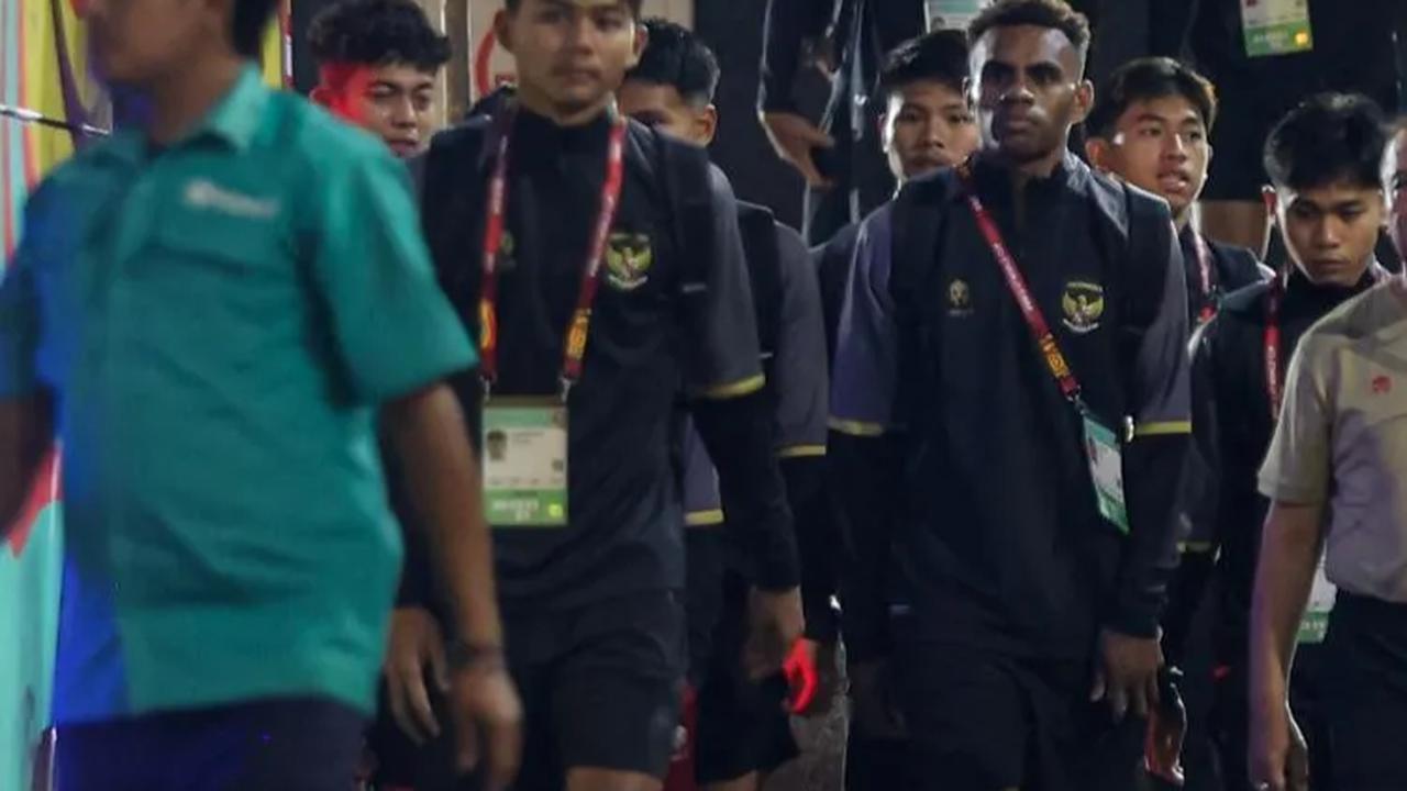 Sesi latihan tersebut berlangsung selama dua jam lebih dan tertutup dari media.