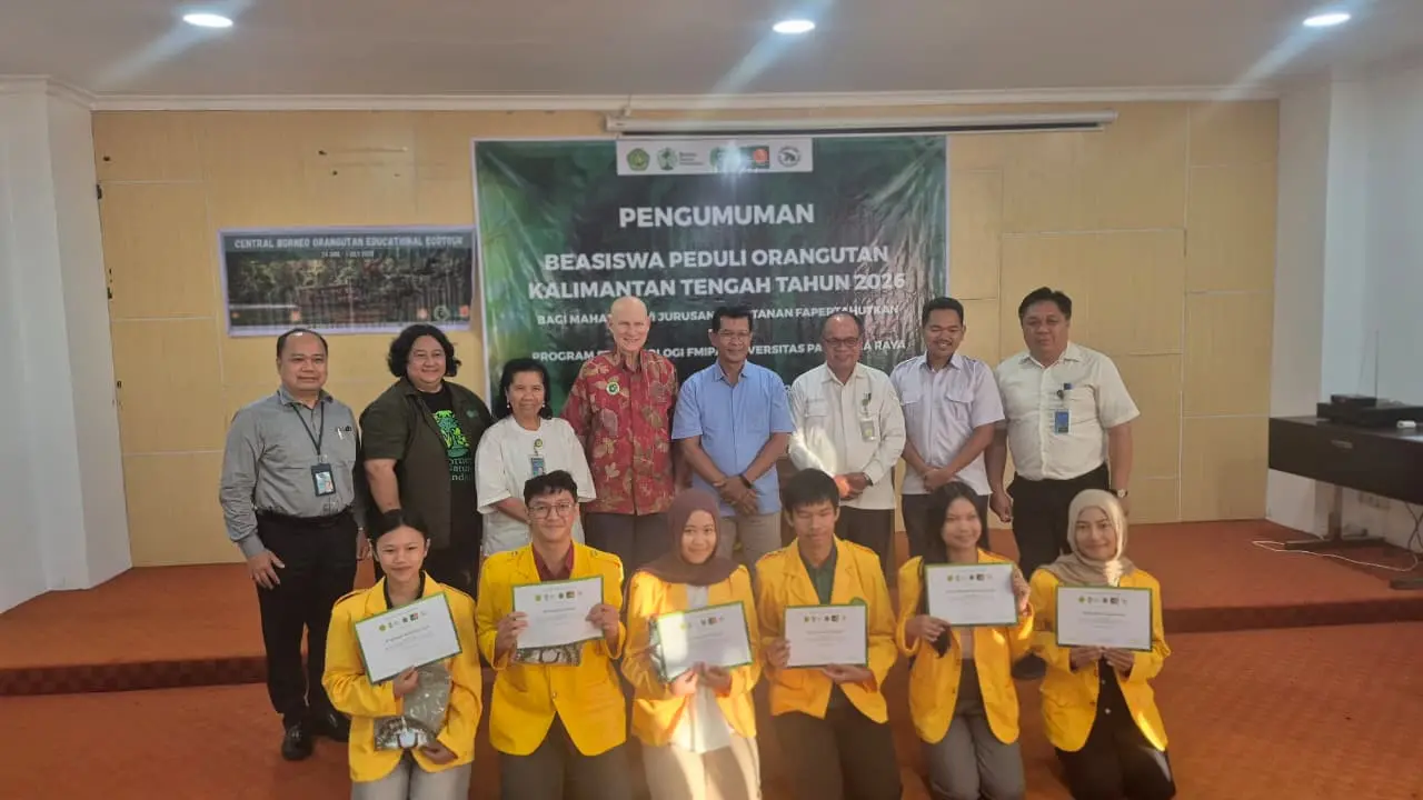 Enam mahasiswa Universitas Palangka Raya (UPR) berhasil terpilih sebagai penerima beasiswa Orangutan Caring Scholarship (OCS) 2026.