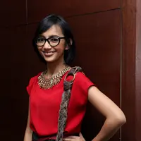 Kini Nina Tamam tak lagi diganggu oleh pengunggu rumahnya itu. Segala usaha yang dilakukannya untuk ‘berdamai’ dengan makhluk tersebut rupanya berhasil. (Andy Masela/Bintang.com) 