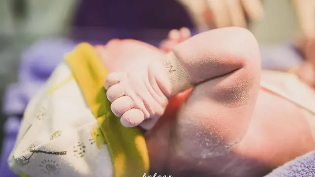 Laura Theux melahirkan (Instagram/laura_theux)