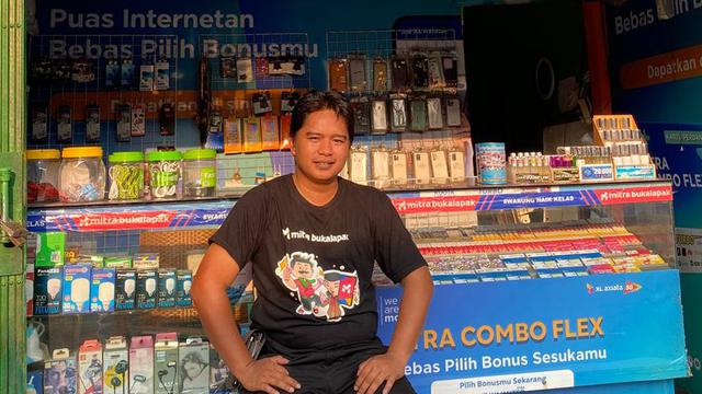 Wahyu Prasetia, Mitra Bukalapak asal Bekasi. Bisnis Online to Offline (O2O) menjadi penyumbang terbesar dari pendapatan grup BUKA sebesar 50% pada paruh pertama 2024. (Foto:Bukalapak)