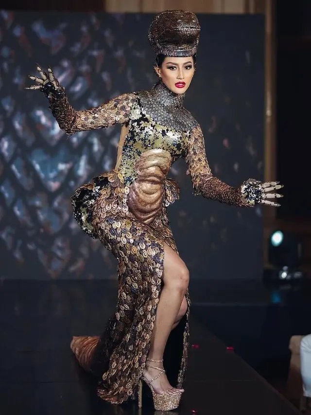 Potret Kostum 'Komodo Dragon' Ayu Maulida di Ajang Miss Universe 2020, Curi Perhatian. (Sumber: Instagram/royalstory.picture)
