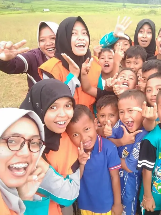 Anak-anak korban gempa Kalibening, Banjarnegara menjalani trauma healing dan terus didampingi relawan. (Foto: Liputan6.com/BPBD BNA/Muhamad Ridlo)