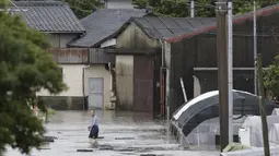 Badan Meteorologi Jepang mengeluarkan peringatan hujan lebat darurat untuk prefektur Fukuoka dan Oita di pulau utama selatan Kyushu.