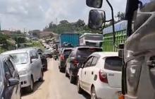 Jalan Lintas Timur Sumatera Palembang-Jambi Lumpuh Total, Kemacetan Capai 35 Km