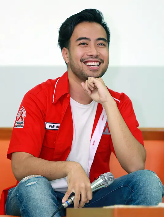 Vidi Aldiano juga belum menentukan jurusan apa yang akan diambil kelak saat melanjutkan study S3-nya. Selain sedang mikir-mikir jurusan, juga mempertimbangkan sarah ayahnya untuk menikah. (Deki Prayoga/Bintang.com)