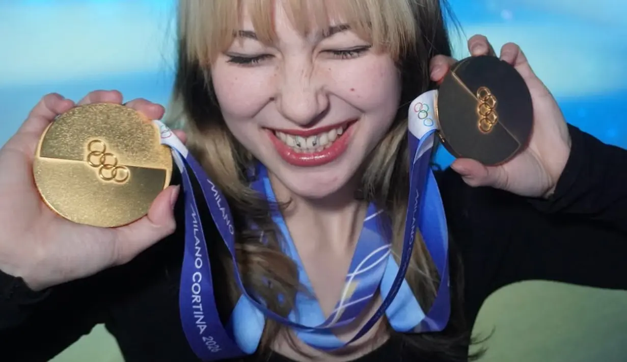 Alysa Liu memiliki gaya yang nyentrik. Tampilan rambutnya begitu menarik perhatian saat dirinya beraksi di atas ring ice. [Foto: Instagram/ alysaxliu]