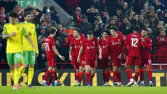 Pemain Liverpool Takumi Minamino (tengah kanan) merayakan dengan rekan satu timnya setelah mencetak gol ke gawang Norwich City pada pertandingan sepak bola Piala FA di Stadion Anfield, Liverpool, Inggris, 2 Maret 2022. Liverpool menang 2-1. (AP Photo/Jon Super)