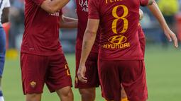 1. AS Roma - Warung pemain terbaik memang pantas disematkan oleh klub ibukota Italia. “AS Romart” begitu para Romanisti dunia memberikan julukan. (AFP/Kent Horner)