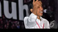 Gaya Jokowi ketika memberikan pidato saat menghadiri Rakornas II Projo di hotel Whiz Kelapa Gading, Jakarta, Sabtu (23/08/2014) (Liputan6.com/Miftahul Hayat)