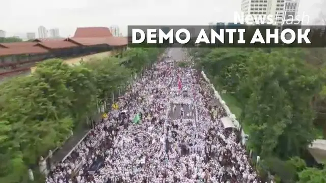NEWS FLASH: Ribuan Demonstran Padati Depan Kantor Ahok