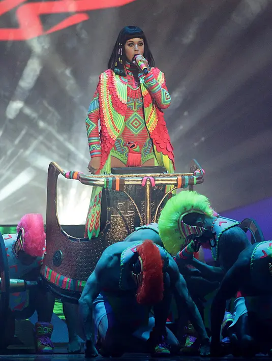 Mantan kekasih Russell Brand ini selalu tampil menarik dan mampu membuat mata tertuju padanya. (Bintang/EPA)