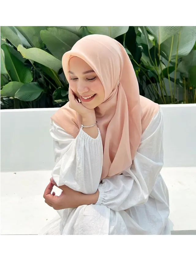Jadi Ibu Lima Anak, Ini 6 Potret Terbaru Puput Melati Istri Ustaz Guntur Bumi