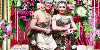 Presenter Poppy Putri Resmi Dinikahi pengusaha asal Negeri Jiran Malaysia, Dato Abdul Rahim Al Haj. Usai Akad Nikah, keduanya menggelar resepsi di Ball Room Hotel Grand Hyatt Jakarta Pusat, Jumat (5/2)