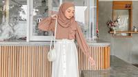 Inspirasi hijab outfit ala influencer, Meiraniap. (dok. Instagram @meiraniap/https://www.instagram.com/p/CJlJ2StjHkY/)