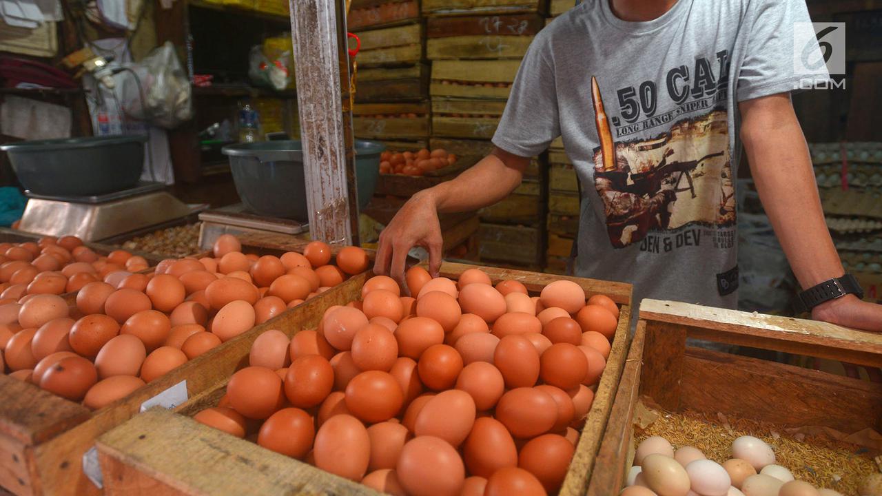 Harga Telur Ayam Mulai Merangkak Turun di Pasar Minggu