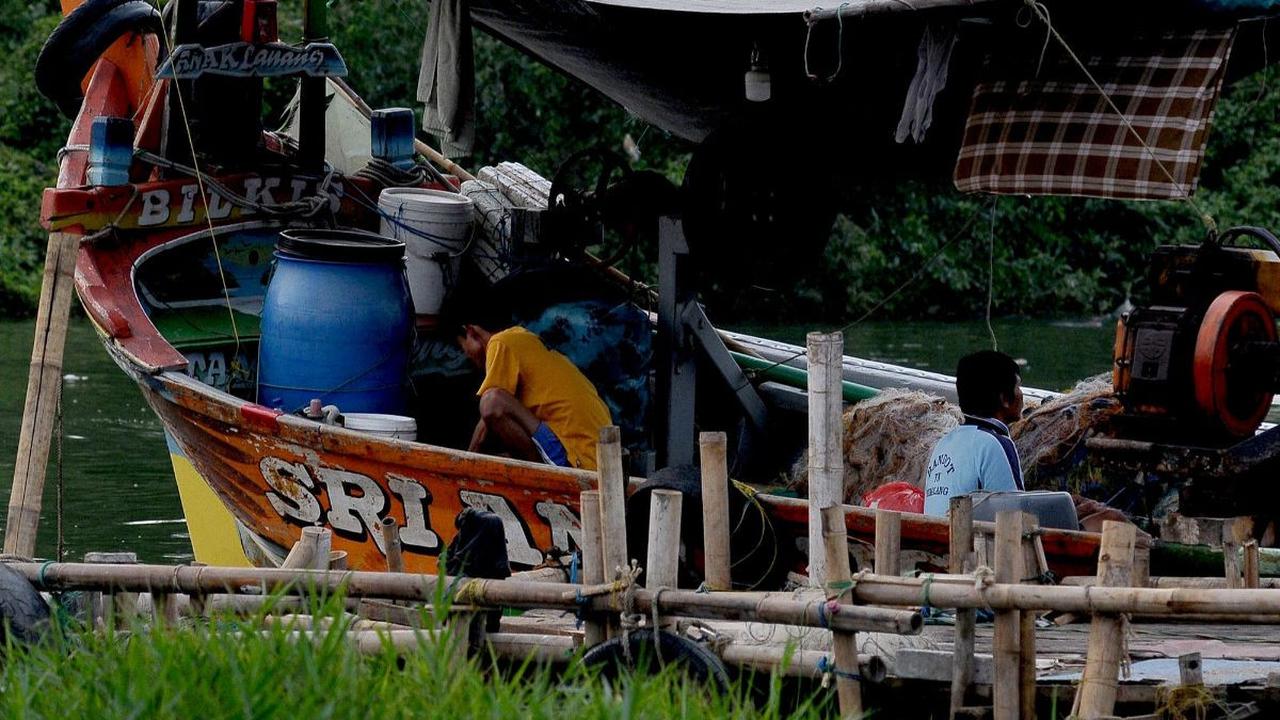 Ketiga, harga solar subsidi per liternya Rp 6.500 per liter untuk semua SPBU.<br>
