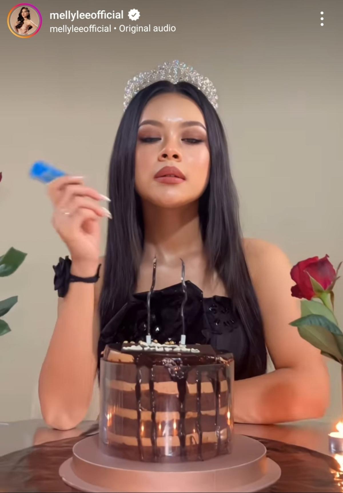 Pakai Mahkota Bak Princess