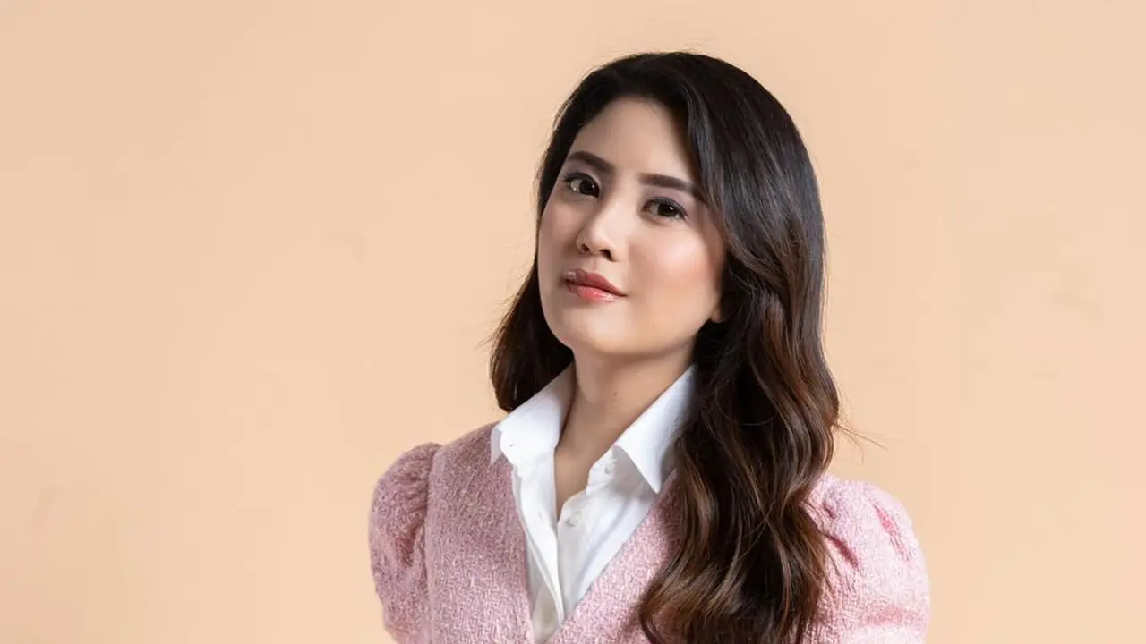 Pilihan Blazer Kekinian yang Bisa Jadi Outfit Ngantor Kece dari Jessica Mila hingga Valencia Tanoesoedibjo
