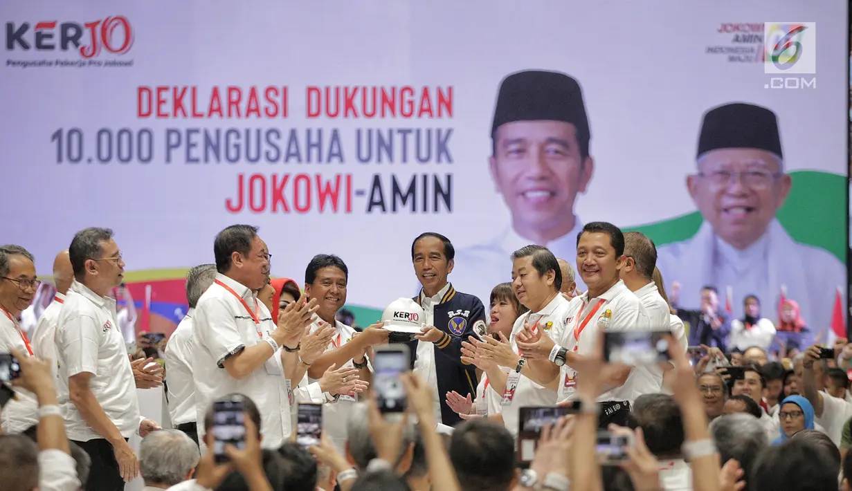 Capres nomor urut 01 Joko Widodo menghadiri Deklarasi Dukungan 10.000 Pengusaha untuk Jokowi-Ma'ruf Amin di Istora Senayan GBK, Jakarta, Kamis (21/3). Deklarasi dihadiri pengusaha skala kecil sampai besar. (Liputan6.com/Faizal Fanani)