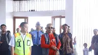 Menteri Pariwisa Arief Yahya meninjau langsung progres pengembangan Bandara Banyuwangi. (10/6). Bandara ini akan menjadi penunjang penting dalam beragam paket wisata yang ditawarkan Kementerian Pariwisata. (Kemenpar/pool/ Liputan6.com)