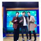 Lee Jeong Hoon dan Irwan Chandra kompak saat reuni boyband Hitz di program TV (foto: Instagram ferdinandk)