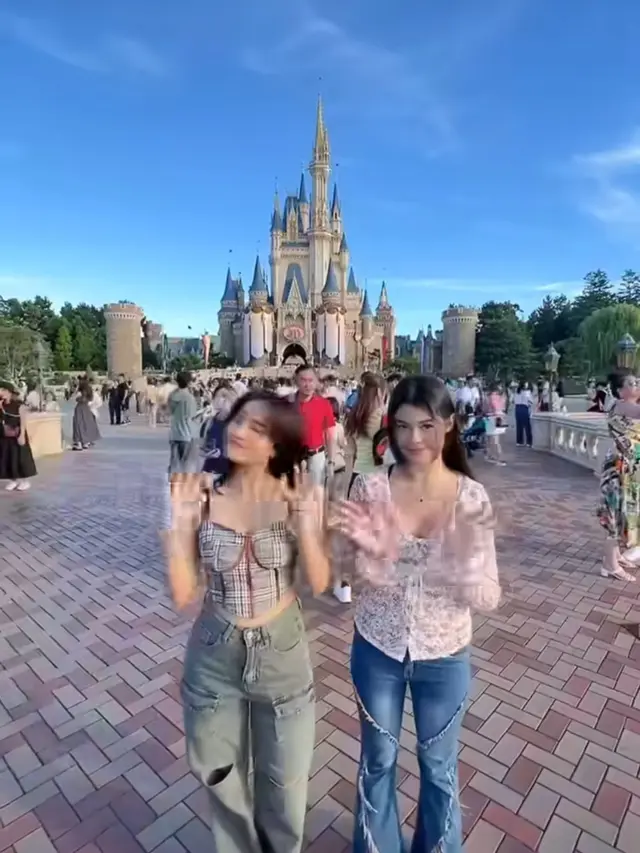 Fuji dan Sahabat Azizah Salsha
