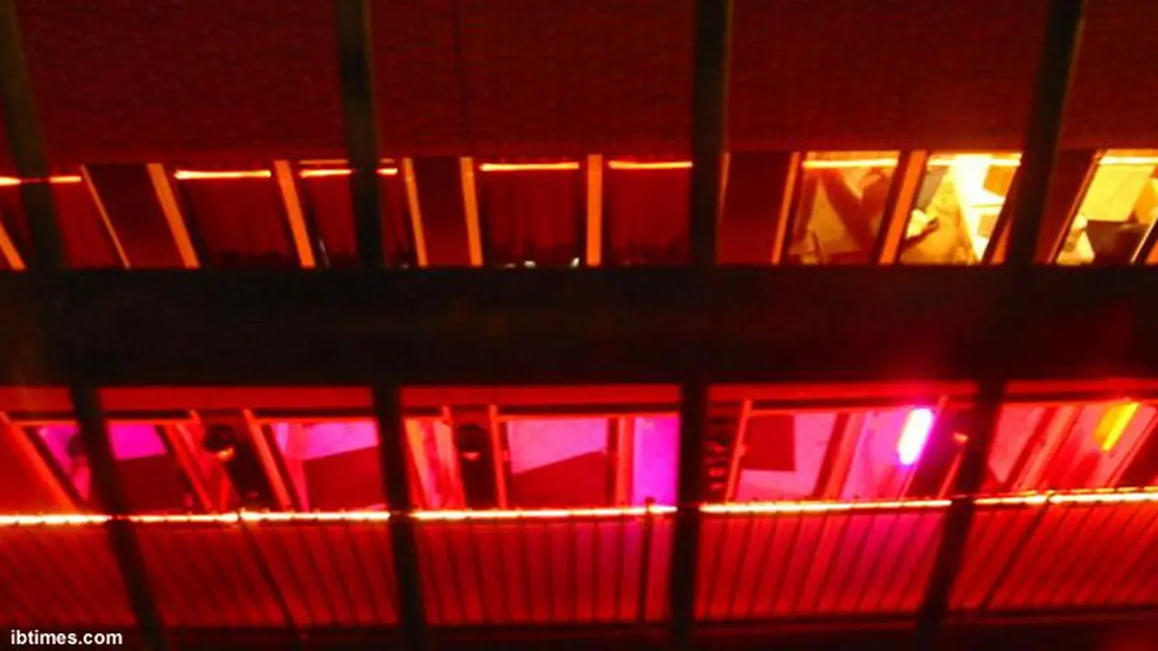 porstitusi-gemuk130719b.jpg