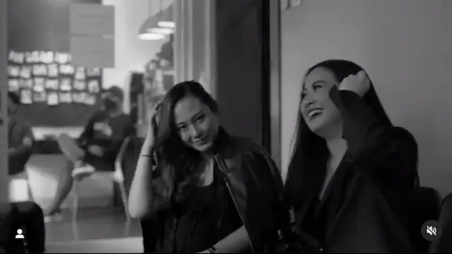 Jadi Vokali Cokelat Band, Ini 6 Kebersamaan Astrid dan Ayu Ratna