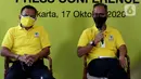 Menteri Perindustrian sekaligus Ketua Penyelenggara HUT Partai Golkar Agus Gumiwang Kartasasmita (kanan) bersama Sekjen Partai Golkar Lodewijk Freidrich Paulus (kiri) memberi keterangan terkait HUT ke-56 Partai Golkar di Jakarta, Sabtu (17/10/2020). (Liputan6.com/Johan Tallo)